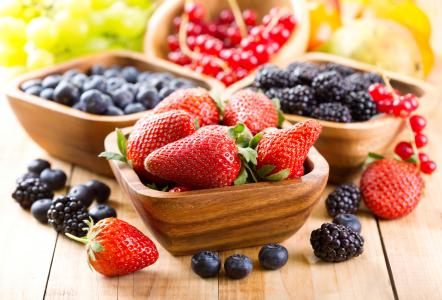 浆果，草莓，蓝莓，黑莓