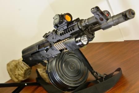 德拉科AK，机枪，武器