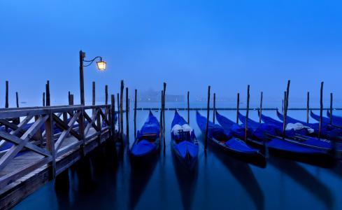 威尼斯，意大利，威尼斯，意大利，早晨，雾，码头，码头，贡多拉，海，水，岛，反射，阴影，光，城市威尼斯