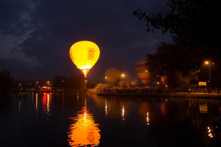 Pyatigorsk，晚上，气球，湖