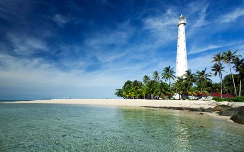 Tanjung Kelayang海滩，Belitung岛，印度尼西亚，爪哇海，Belitung，印度尼西亚，爪哇海，海岸，棕榈树，灯塔，海