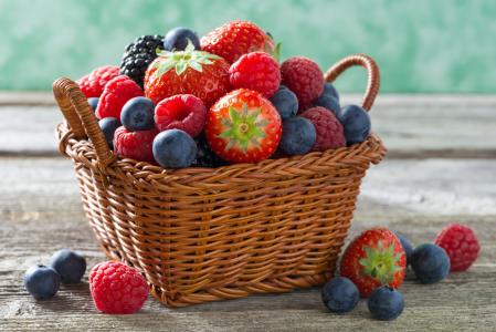 篮子，浆果，覆盆子，草莓，蓝莓