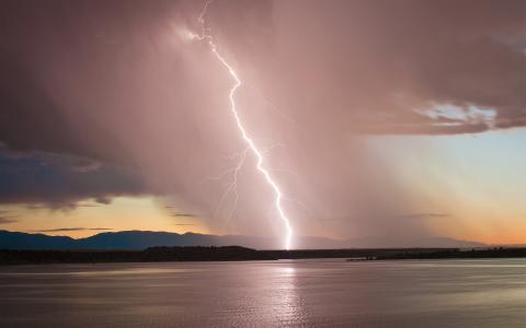普韦布洛湖，湖，闪电，风暴