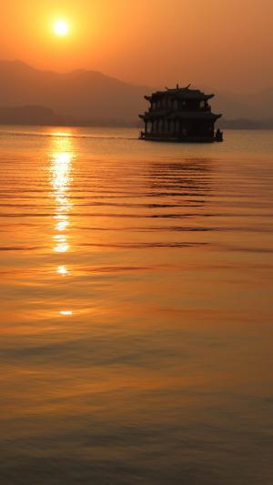 落日黄昏湖泊美景