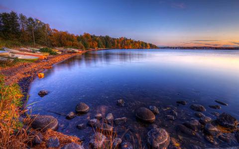 秋天，湖，岸，石头。