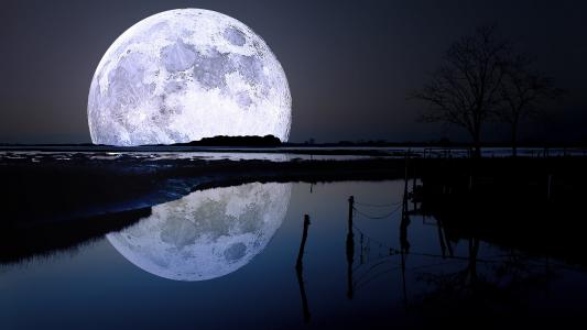 晚上，月亮