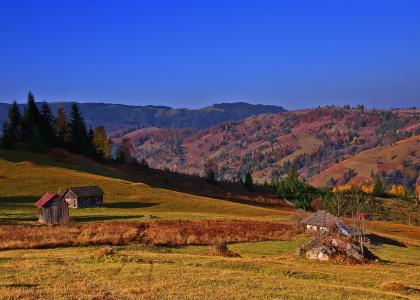 罗马尼亚，丘陵，房屋，树木，天空，景观，秋季