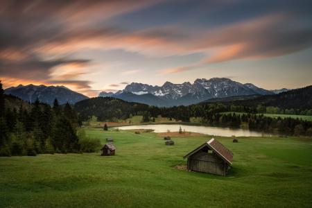 德国，巴伐利亚，阿尔卑斯山，山，夏天，早晨，草地，小房子