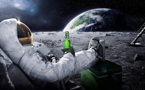 空间，宇航员，啤酒，月亮，地球的视图