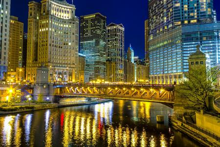芝加哥，芝加哥，伊利诺伊州，伊利诺斯，壮丽大道，美国，美国，城市，夜，摩天大楼，河，桥，建筑物，照明，光，反思