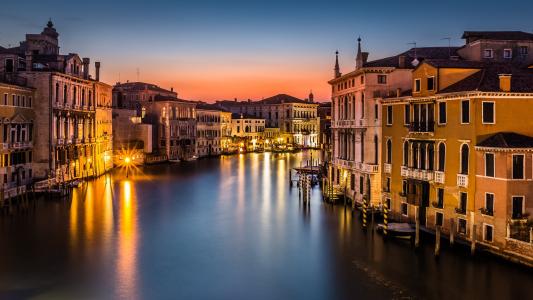 威尼斯，意大利，威尼斯，意大利，大运河，城市，夜，光，灯，照明，房屋，建筑物，屋顶，海，贡多拉，船