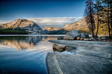 Tenaya湖，优胜美地国家公园，加利福尼亚州，Tenaya湖，优胜美地，加利福尼亚州，山脉，石头，树木，湖泊