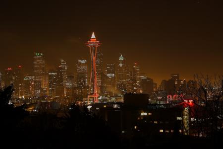 西雅图市，美国华盛顿州，家中灯火通明
