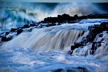 巨人之路，北爱尔兰，小瀑布，海浪，元素，巨人之路，安特里姆，北爱尔兰