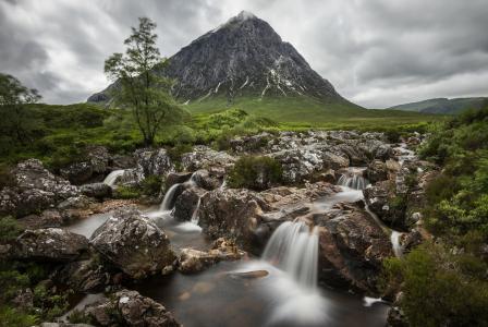 Buachaille Etive Mor，格兰克，苏格兰，苏格兰，小溪，石头，山