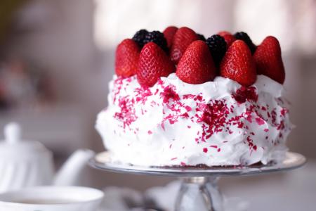 白色，甜，奶油，草莓，蛋糕