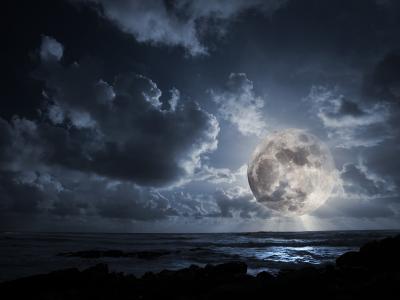 月亮，大海，夜晚