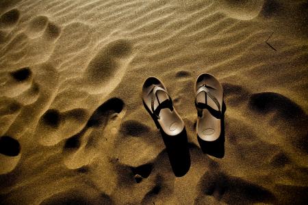 脚印，沙滩，凉鞋，夏天，沙滩