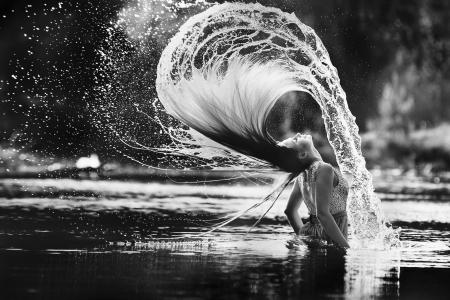 飞溅，女孩，秋千，头发，在水中