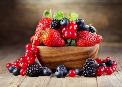 浆果，草莓，蓝莓，黑莓，红醋栗，黑醋栗