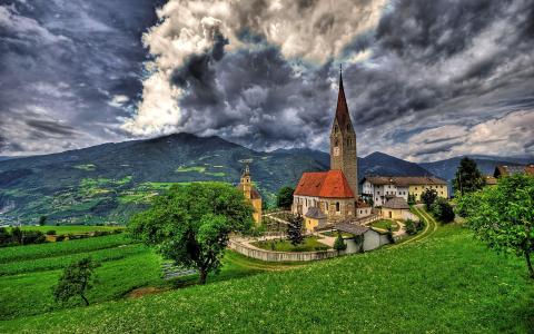 Bressanone，Brixen，意大利，圣迈克尔教堂，阿尔卑斯山，布利克森，布列瑟农，意大利，圣米歇尔教堂，阿尔卑斯山，教堂，景观，树木，全景