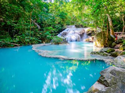 爱侣湾，美丽的瀑布，泰国北碧国家公园