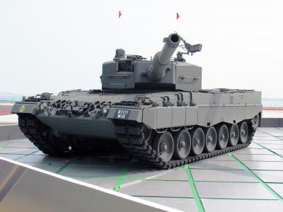 豹2A4，坦克