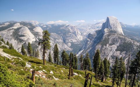 冰川点，优胜美地山谷，优胜美地国家公园，加利福尼亚州，内华达山脉，优胜美地山谷，优胜美地国家公园，优胜美地，加利福尼亚，内华达山脉，山脉，树木，斜坡，全景