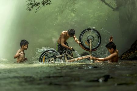 夏天，河，热，孩子，嬉闹，沐浴，喷雾，自行车