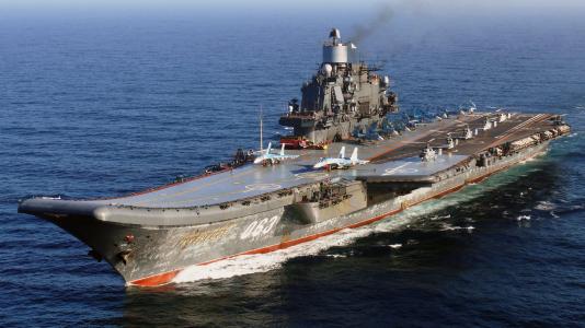 沉重的库兹涅佐夫海军上将，航空母舰，巡洋舰