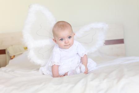 宝贝，宝贝，女孩，天使，天使，床，蝴蝶