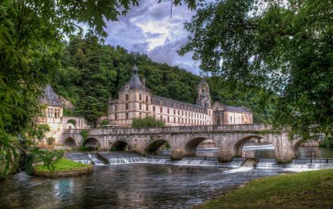 Brantome，多尔多涅，法国，多尔多涅河，法国Brantoma，多尔顿河，修道院，桥梁，河流