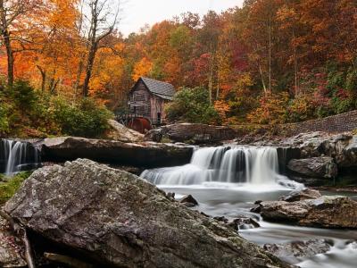 格莱德溪谷磨房，巴布科克州立公园，西弗吉尼亚州，新河，河，轧机，森林，秋天，石头