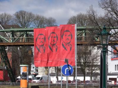 04.04.15，伍珀塔尔，北莱茵 - 威斯特法伦，德国，旗帜，与，恩格斯，个人照片，我奉献给我的兄弟