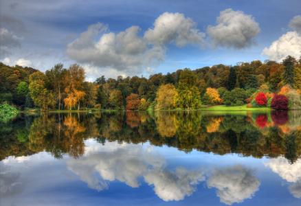 秋天，公园，树木，多彩，叶子，天空，云，湖，反射