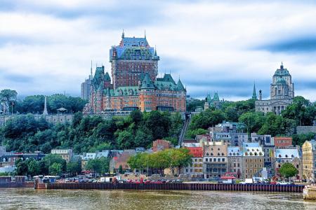 加拿大魁北克的Frontenac城堡，加拿大魁北克的Frontenac城堡，酒店，河流，长廊，城堡