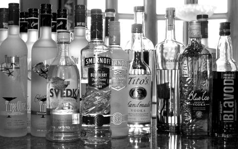 伏特加酒，酒精，瓶，黑色和白色
