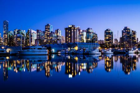 温哥华，加拿大，夜晚的城市，摩天大楼，海洋，码头，游艇，加拿大，温哥华