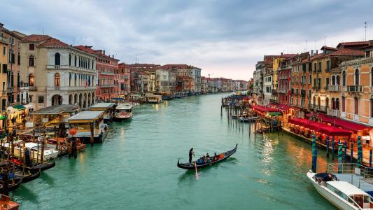 威尼斯的繁华运河