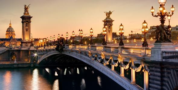 法国，巴黎，亚历山大桥三