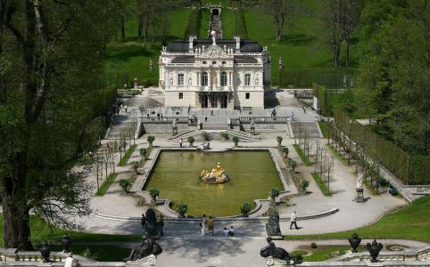 城堡linderhof，巴伐利亚，德国，德国，城堡，城堡，喷泉，雕塑，黄金，公园，树木