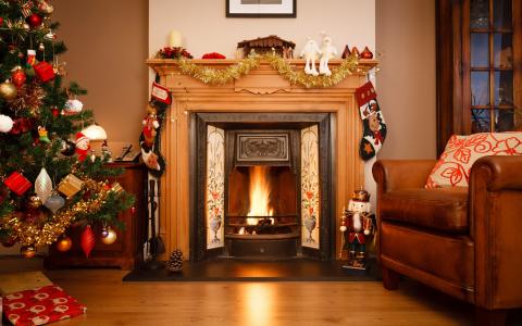 新年，圣诞节，房间，壁炉，火，扶手椅，圣诞树，圣诞树，新年，玩具，冷杉，礼物，假期，冬季