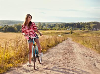 景观，自然，一天，女孩，自行车，道路，树木，草坪，夏天，衬衫，笼子，短裤