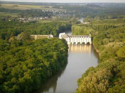 Chateau de Chenonceau，法国，Cher河，Zamok Shaennes，法国，Cher河，风景，全景，森林，河流