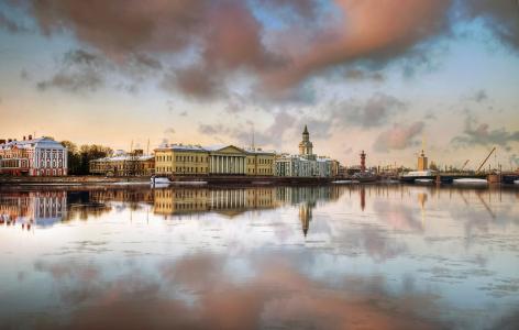 圣彼得堡，春天，堤防