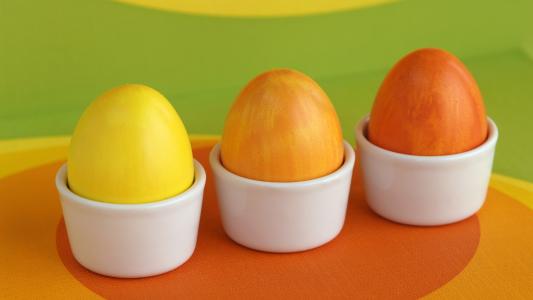 鸡蛋，黄色和橙色的颜色