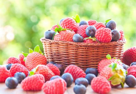 浆果，草莓，覆盆子，蓝莓，篮子
