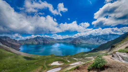 蓝色，山中的湖泊，白色，积云，云彩，宽阔的空地