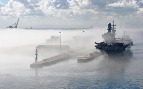 意大利海军，码头军事，雾，cavour，航空母舰