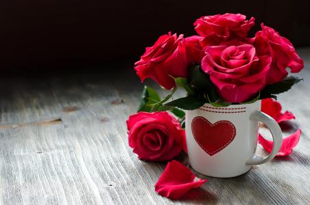 情人节，情人节，鲜花，玫瑰，花瓣，马克杯，心脏